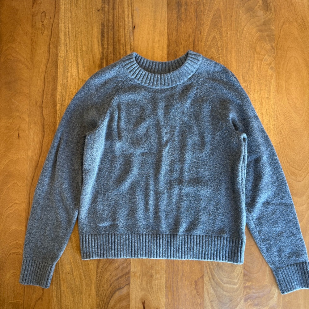 GAP Cashsoft Crewneck Sweater in Heather Gray